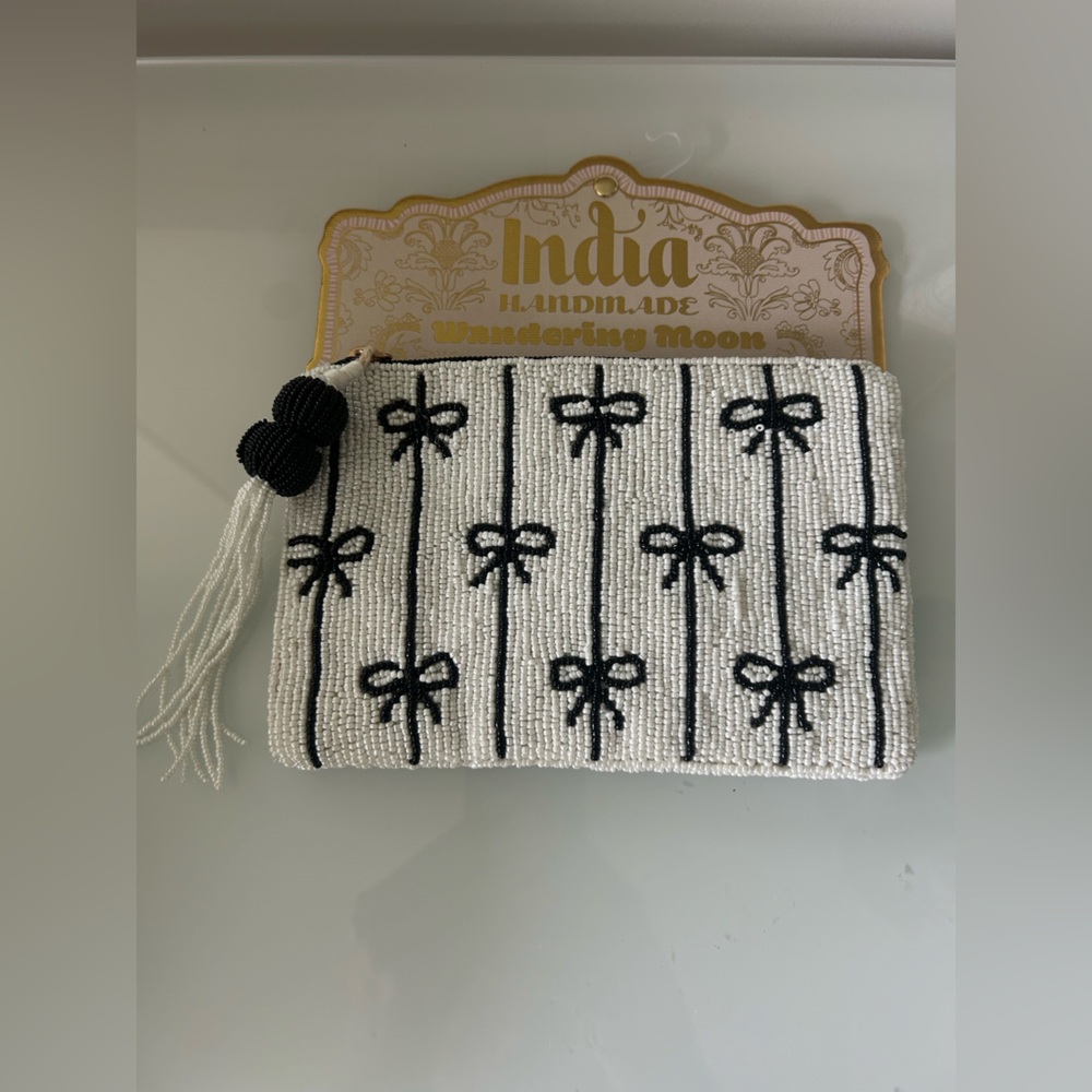 beaded Black and white bow zipper pouch - Picture 1 of 3